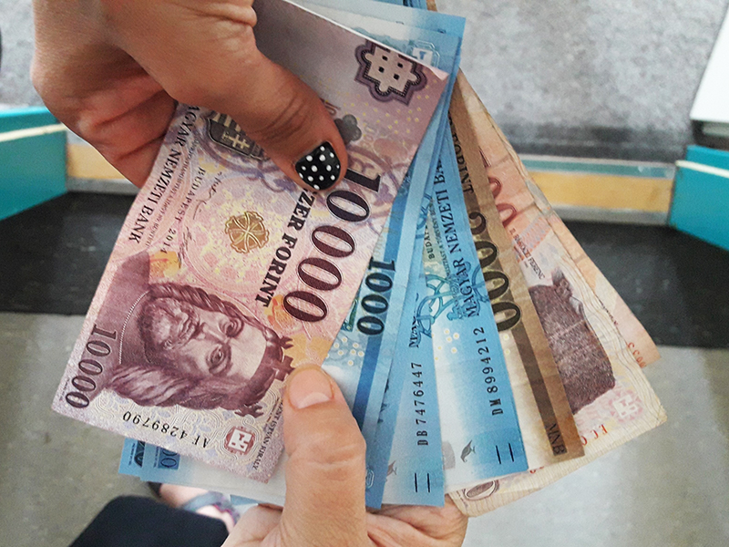 Kiegészítő nyugdíjemelés és a nyugdíjprémium 2022: Mikor érkeznek a plusz összegek a bankszámlára?