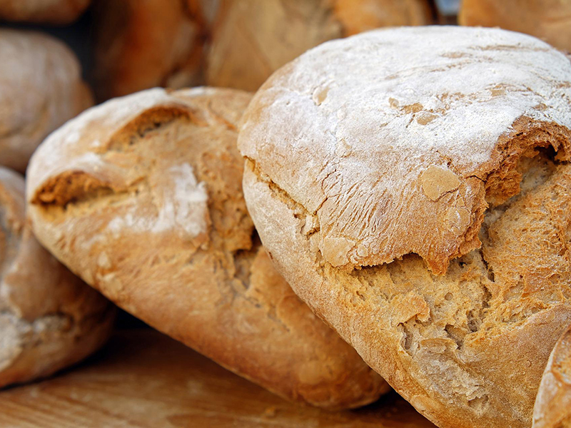 Drasztikus áremelés a lisztre és a kenyérre: Akár 800 forintba is kerülhet a kenyér hamarosan