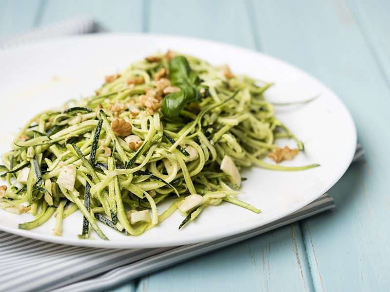 Zöldpesztós cukkini-spagetti tonhallal - Különleges recept, ami jó a szívednek és magas vérnyomás ellen is