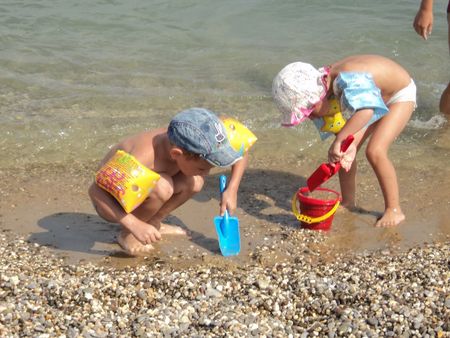 Itt a vakáció! - Hogyan kerülhetők el a leggyakoribb fertőzések és a gyermekbalesetek?
