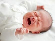 A csecsemő rázásának, feldobálásának veszélyei 