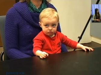 Így reagálnak a kisgyerekek az agresszív felnőttekre – videó mutatja be a babák őszinte reakcióját