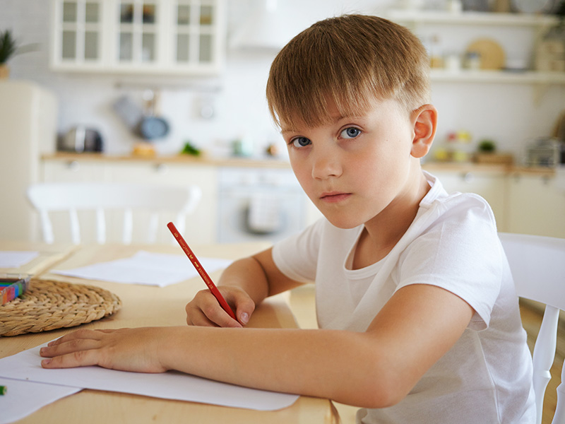 Baj, ha csúnyán ír a gyerek? Miről árulkodik a gyerek írása? Mit gondol a grafológus a diszgráfiáról?
