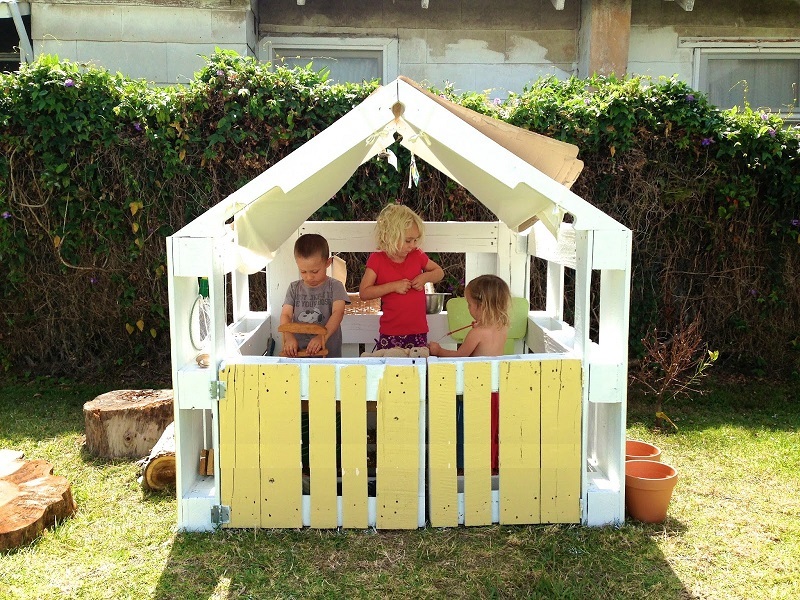 Raklapokból kerti játszókuckó a gyereknek - Így készítsd el egyszerűen 6 lépésben! Fotókkal, leírással