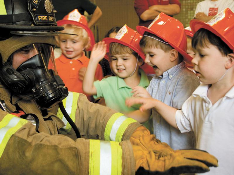 Gyermeknapi ingyenes program a tűzoltóknál 2018 - Közel 400 tűzoltóságon várják a gyerekeket szerte az országban!