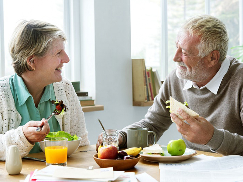 Így táplálkozz 60 év felett: Milyen ételeket, italokat fogyassz, hogy minél tovább megőrizd az egészséged?