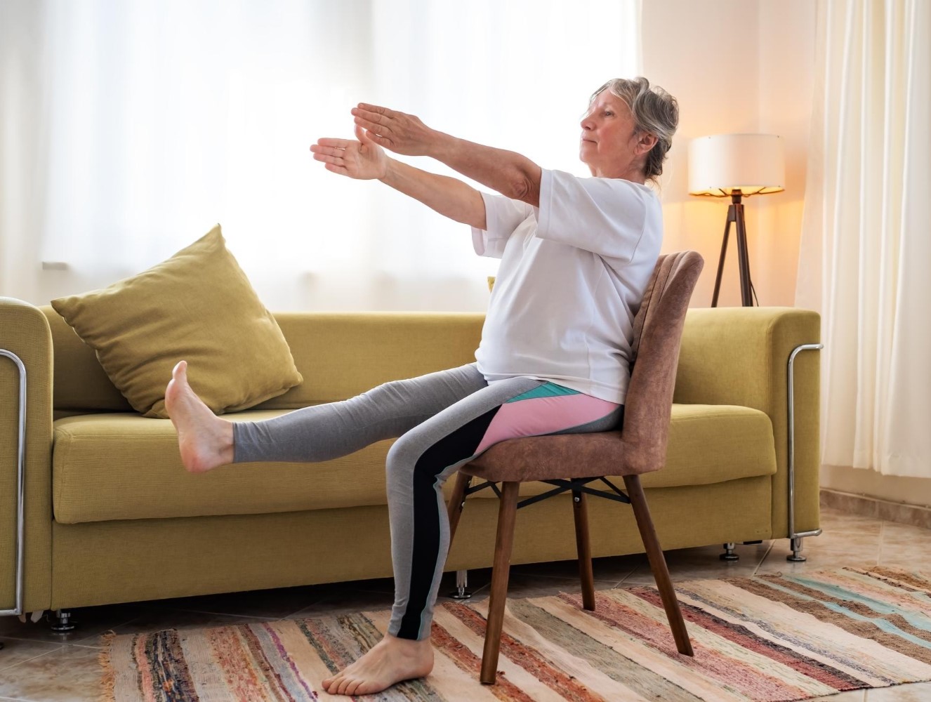 Legyél igazi fitt nagyi! -  Otthoni egészségmegőrző senior torna, csak egy szék kell hozzá (VIDEÓ)